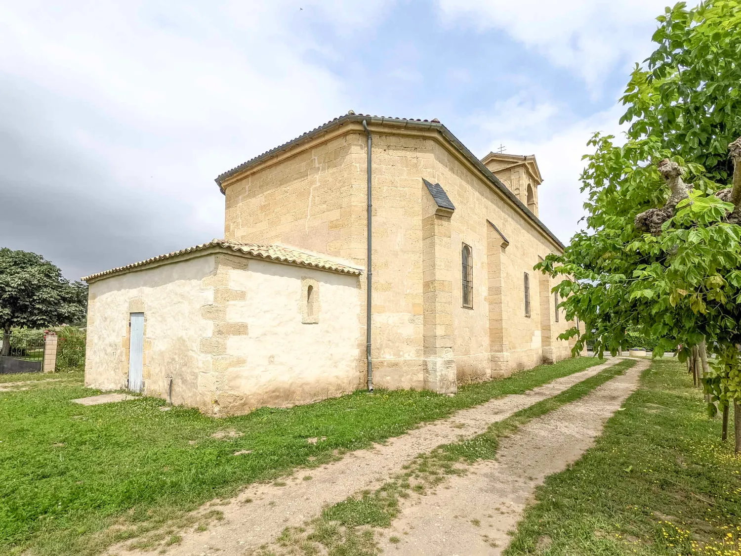 Image qui illustre: Église Saint-Ferdinand à Mouliets-et-Villemartin - 1