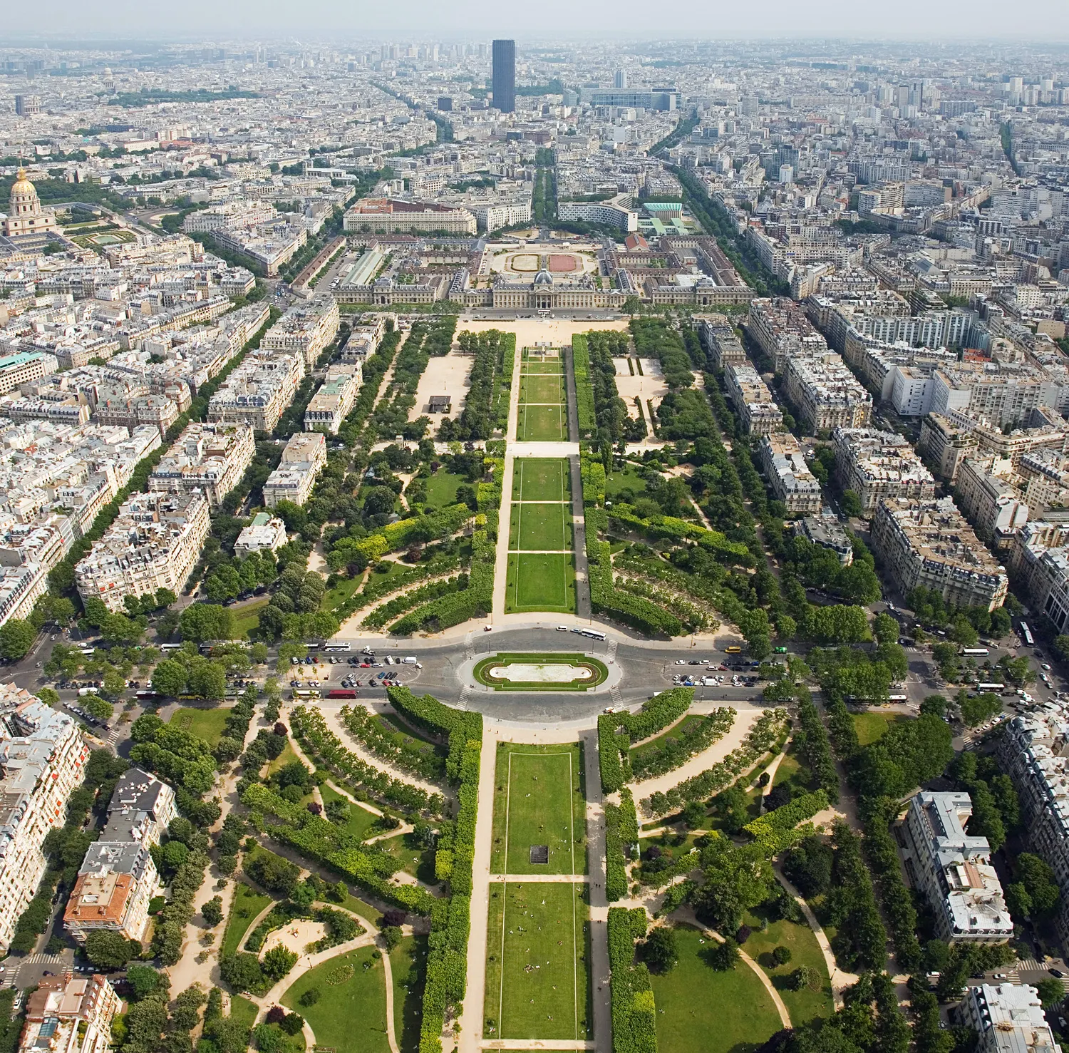 Image qui illustre: Parc du Champ de Mars à Paris - 0