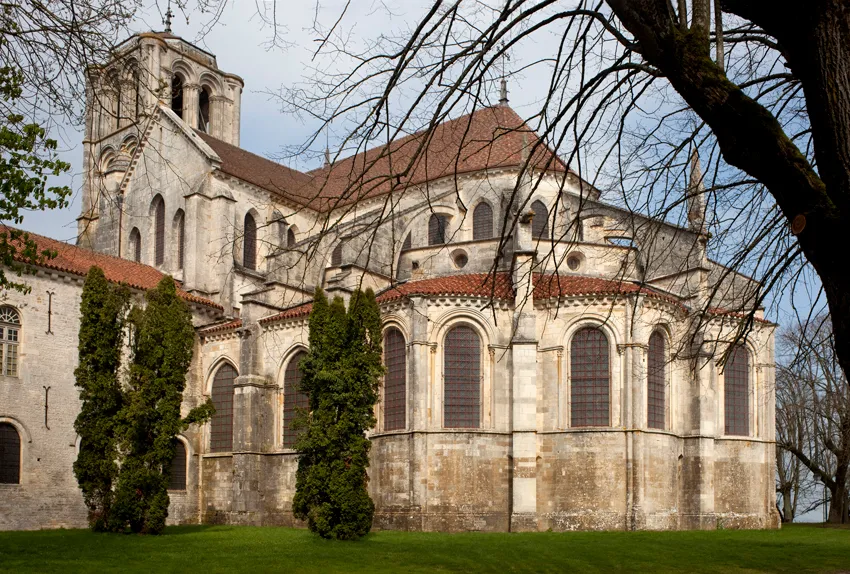 Image qui illustre: Basilique Sainte Marie-madeleine à Vézelay - 1