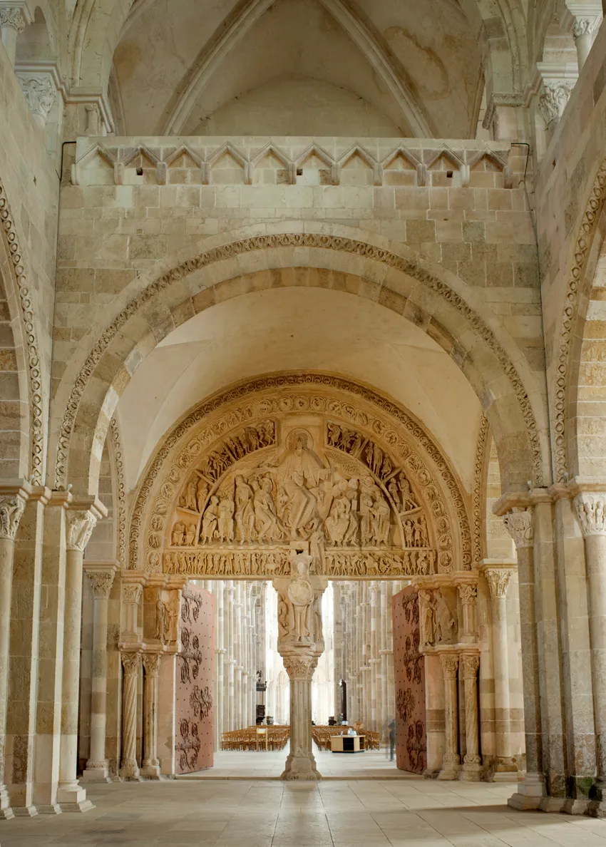 Image qui illustre: Basilique Sainte Marie-madeleine à Vézelay - 0