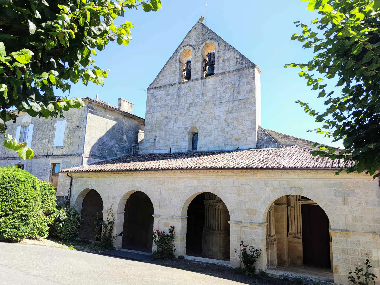 Image qui illustre: Église Saint-Pierre à Rauzan - 0