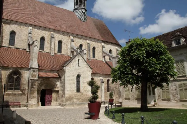Image qui illustre: Eglise Saint-Martin de Chablis et la Châsse de Saint-Epain