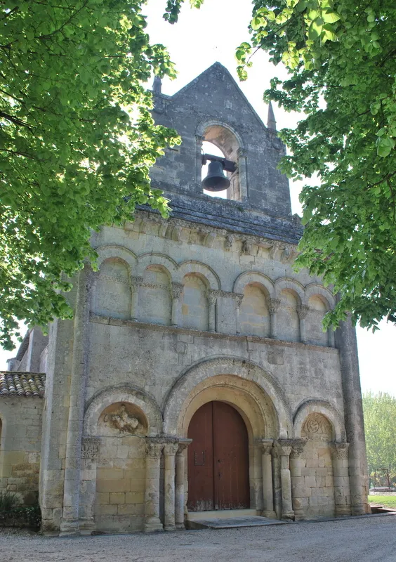 Image qui illustre: Eglise Saint Etienne à Tauriac à Tauriac - 1