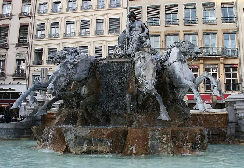 Image qui illustre: La fontaine Bartholdi  à Lyon - 2