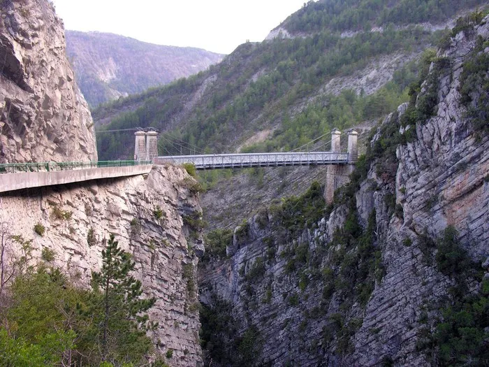 Image qui illustre: Le pont suspendu des Gorges de la Roudoule à La Croix-sur-Roudoule - 0