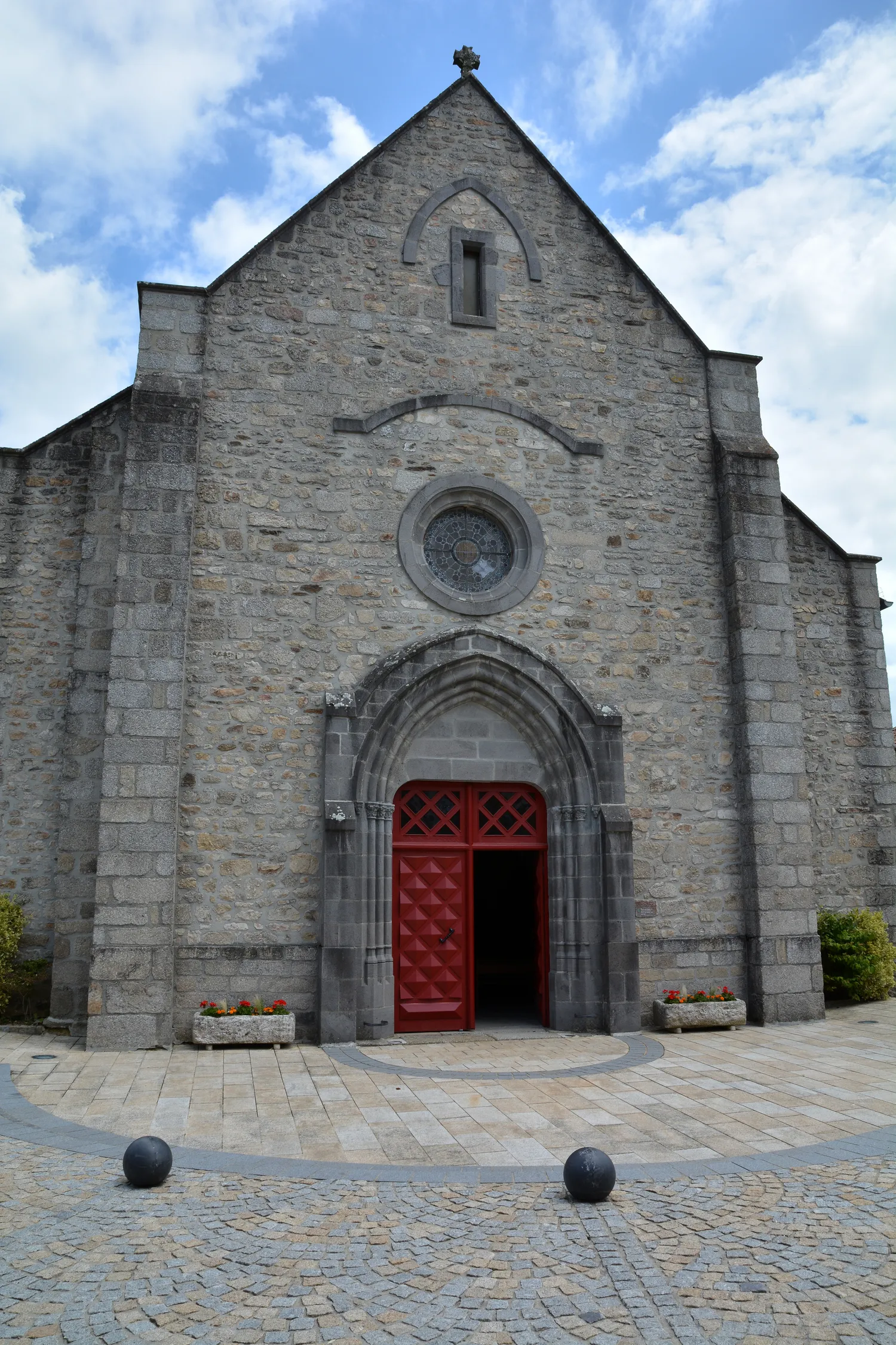 Image qui illustre: Église Saint-martin De Marcolès à Marcolès - 0