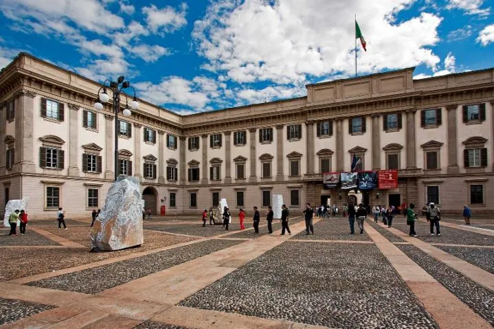 Image qui illustre: Palais royal de Milan