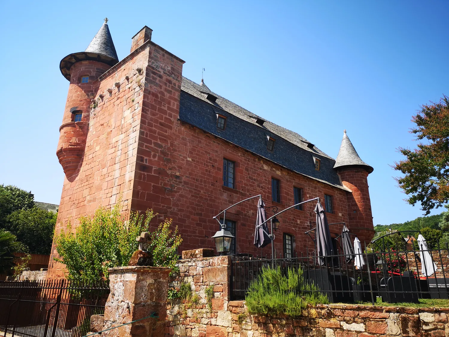 Image qui illustre: Château De Vassinhac à Collonges-la-Rouge - 0