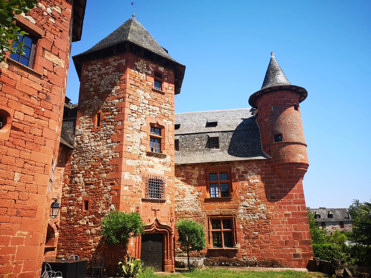 Image qui illustre: Château De Vassinhac à Collonges-la-Rouge - 1