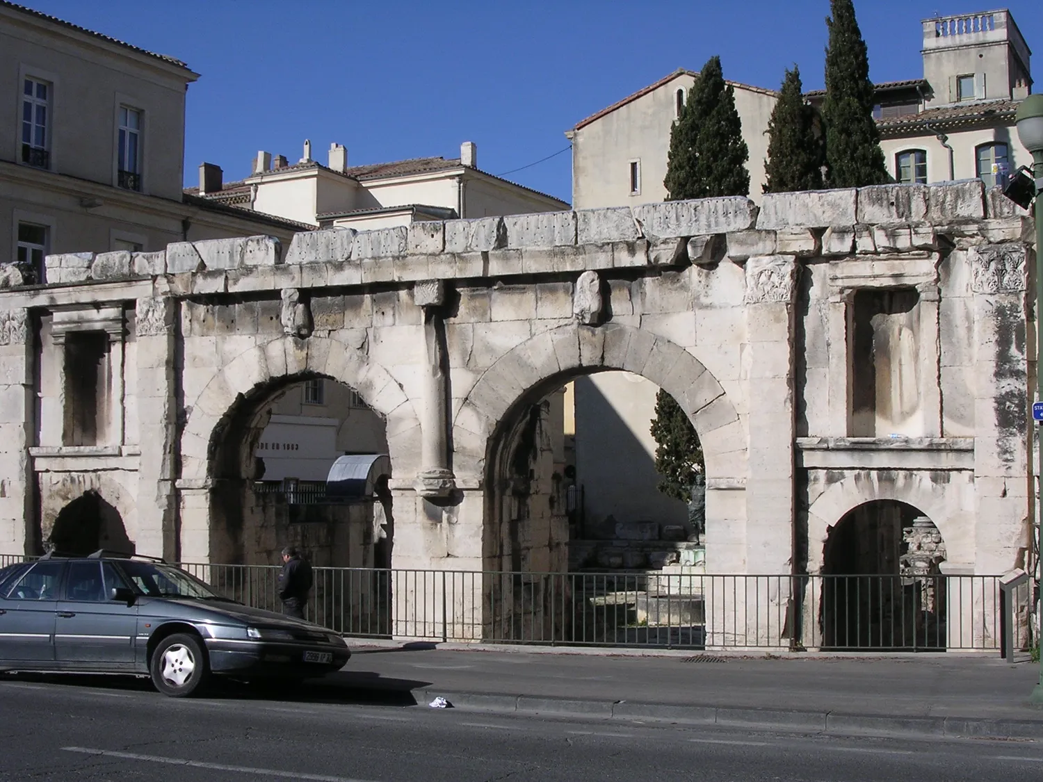 Image qui illustre: Porte d'Auguste à Nîmes - 2