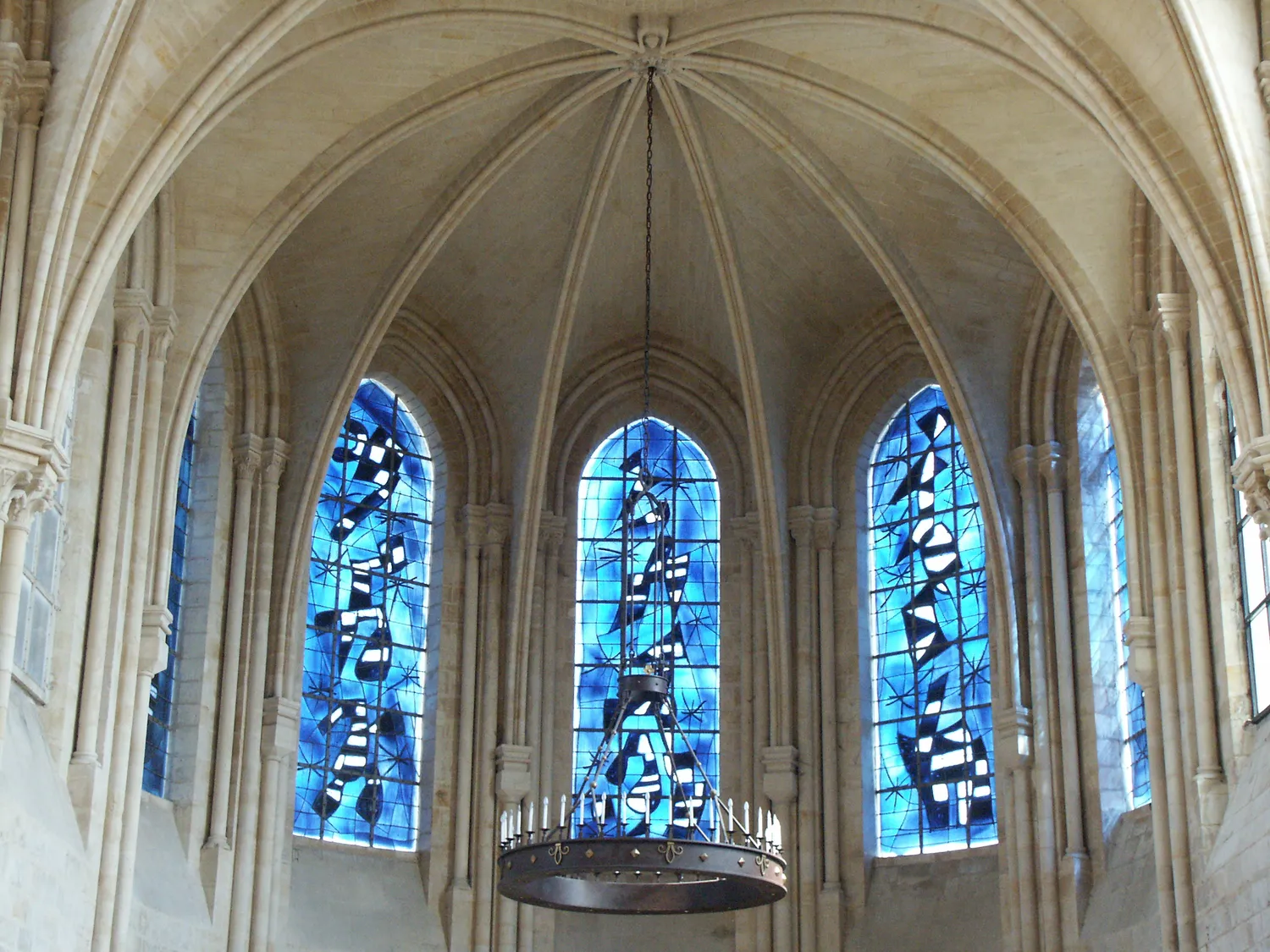 Image qui illustre: Chapelle Royale Saint-frambourg à Senlis - 0