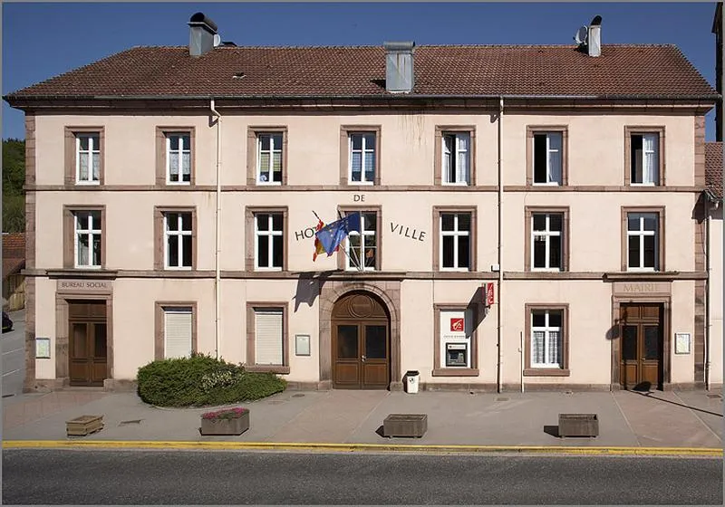 Image qui illustre: Mairie - école primaire, aujourd'hui mairie à Provenchères-et-Colroy - 2