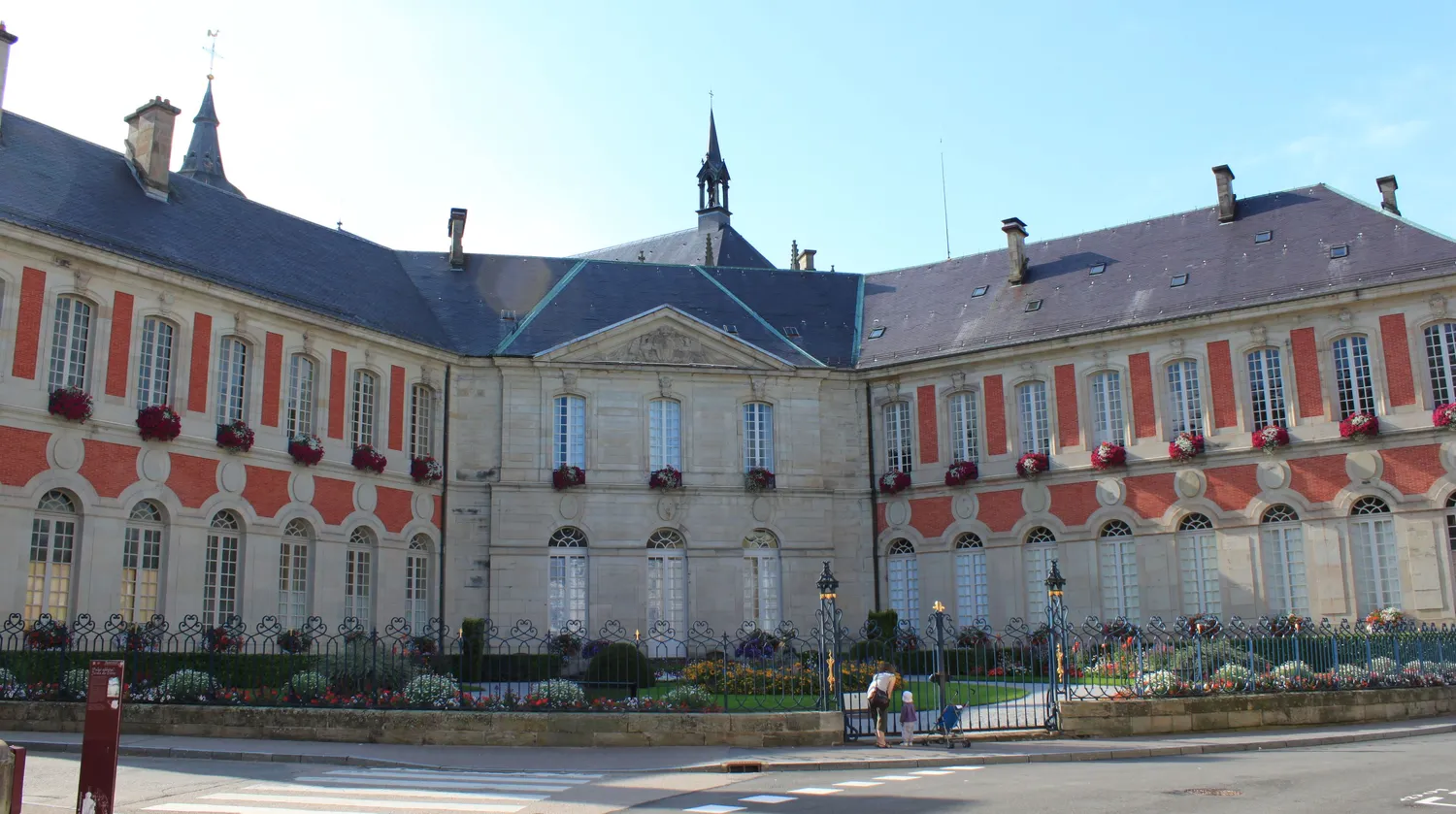 Image qui illustre: Le Palais Abbatial à Remiremont - 1