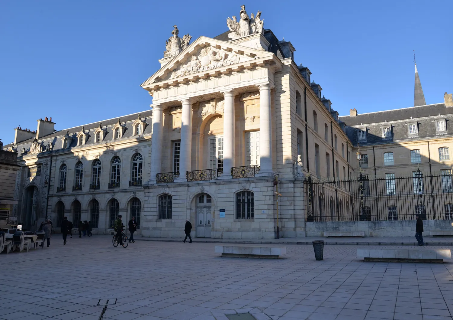 Image qui illustre: Archives Municipales à Dijon - 0