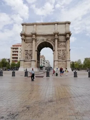 Image qui illustre: Arc De Triomphe