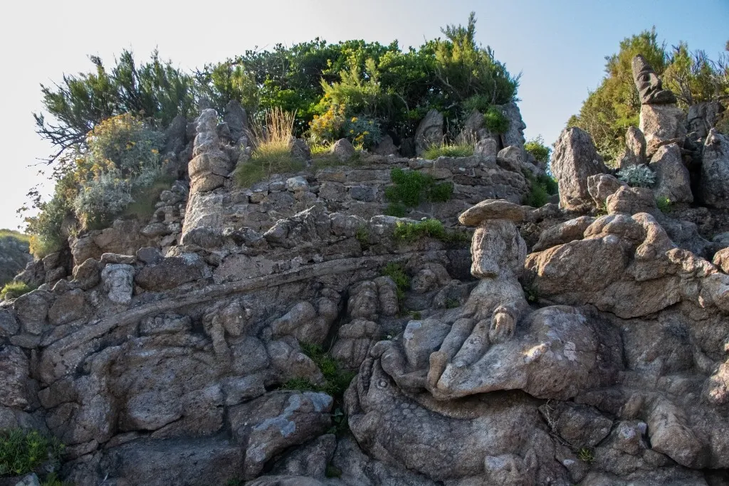 Image qui illustre: Les rochers sculptés de Rothéneuf à Saint-Malo - 2