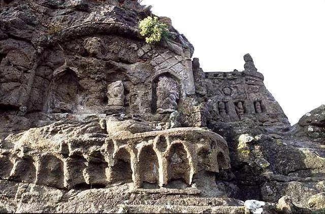 Image qui illustre: Les rochers sculptés de Rothéneuf à Saint-Malo - 0