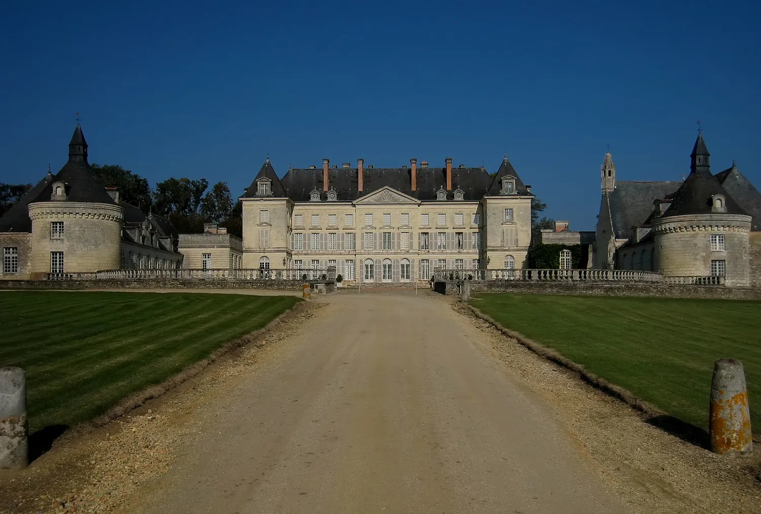 Image qui illustre: Château De Montgeoffroy à Mazé-Milon - 0