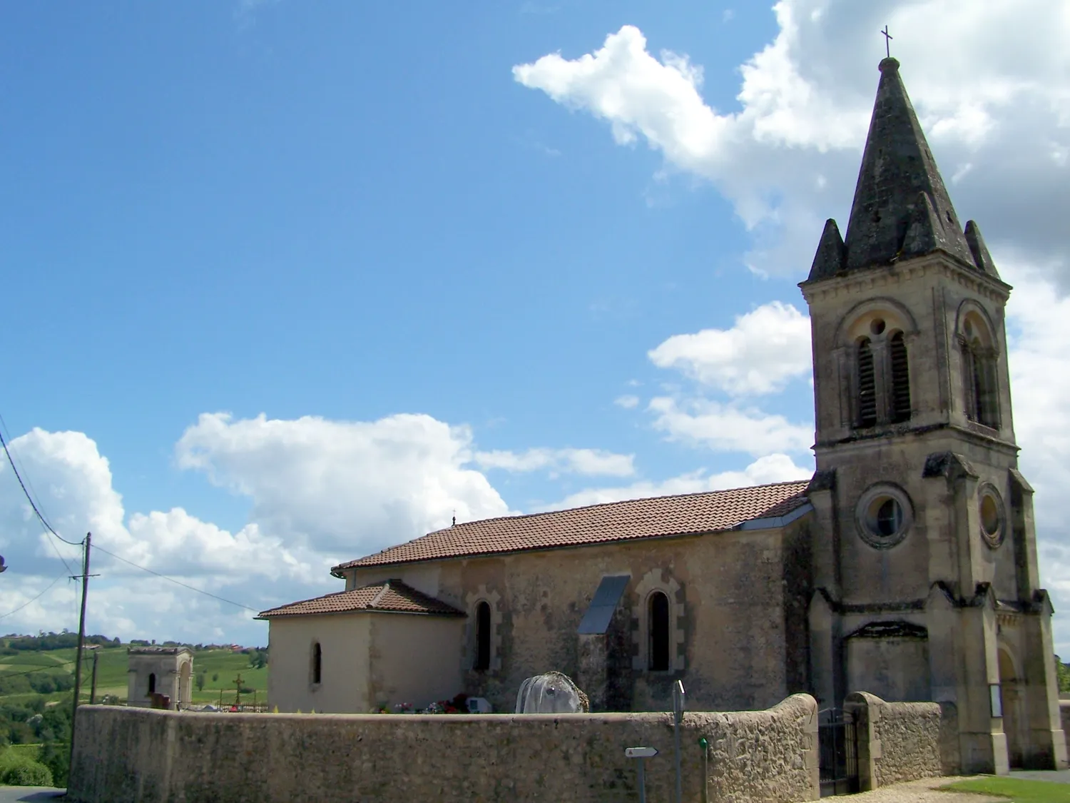 Image qui illustre: Eglise Saint-Jean de Laroque à Laroque - 1