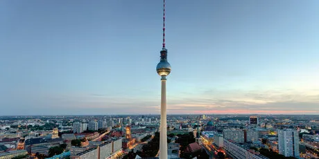 Image qui illustre: Fernsehturm de Berlin (Tour TV) à  - 1