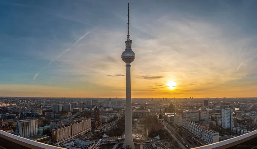 Image qui illustre: Fernsehturm de Berlin (Tour TV) à  - 2