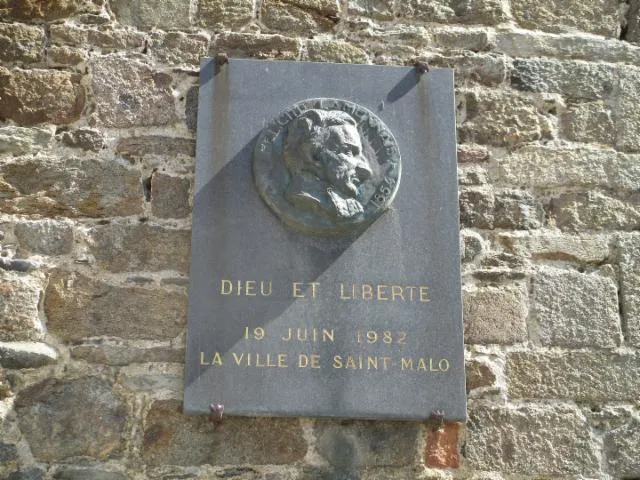 Image qui illustre: Monument Félicité de Lamennais