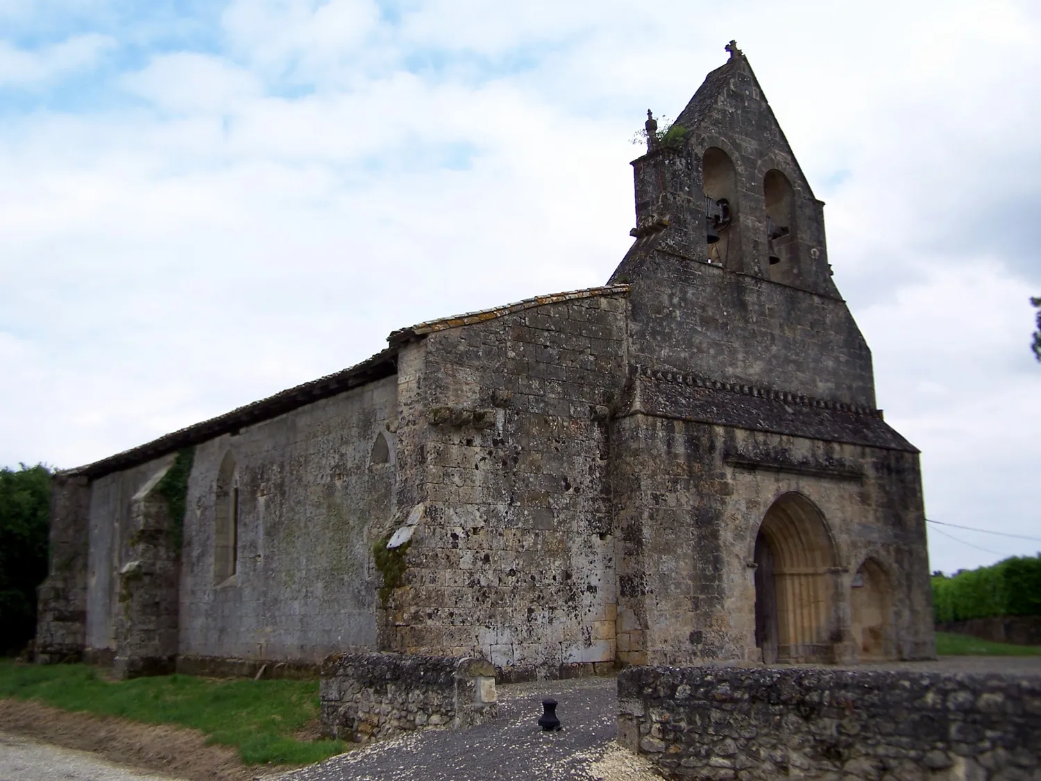 Image qui illustre: Eglise Saint-Médard de Montignac à Montignac - 0