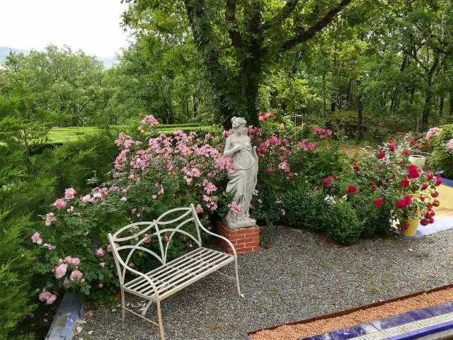 Image qui illustre: Visite libre d'un Jardin remarquable en Rouergue !