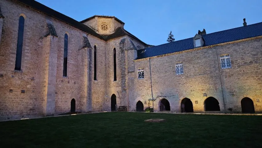 Image qui illustre: Visite libre de l'abbaye de Beaulieu-en-Rouergue