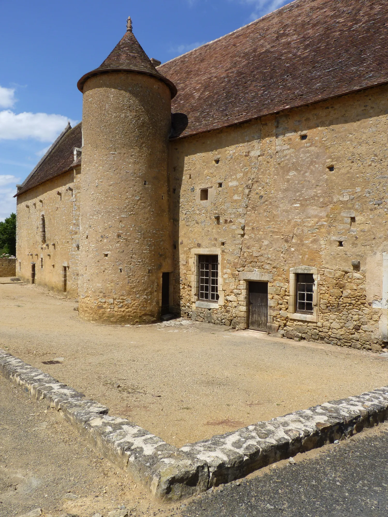Image qui illustre: Manoir De La Cour à Asnières-sur-Vègre - 0