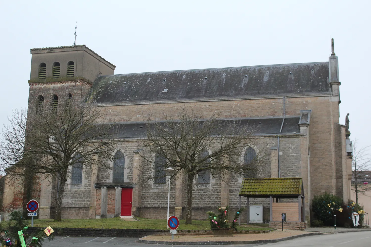 Image qui illustre: Eglise de Saint-Martin-le-Châtel à Saint-Martin-le-Châtel - 0