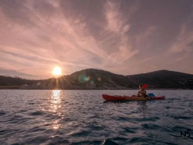 Image qui illustre: Randonnée en Kayak de mer à la plage de Pampelonne Ramatuelle