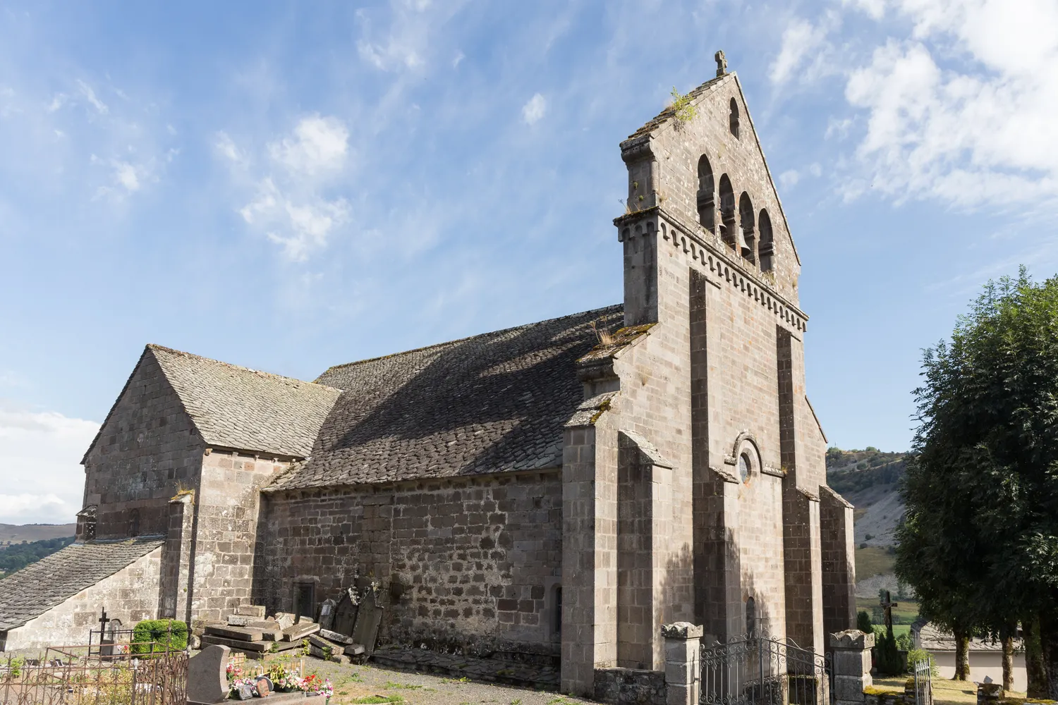 Image qui illustre: Eglise Saint-Cirgues de Dienne à Dienne - 0