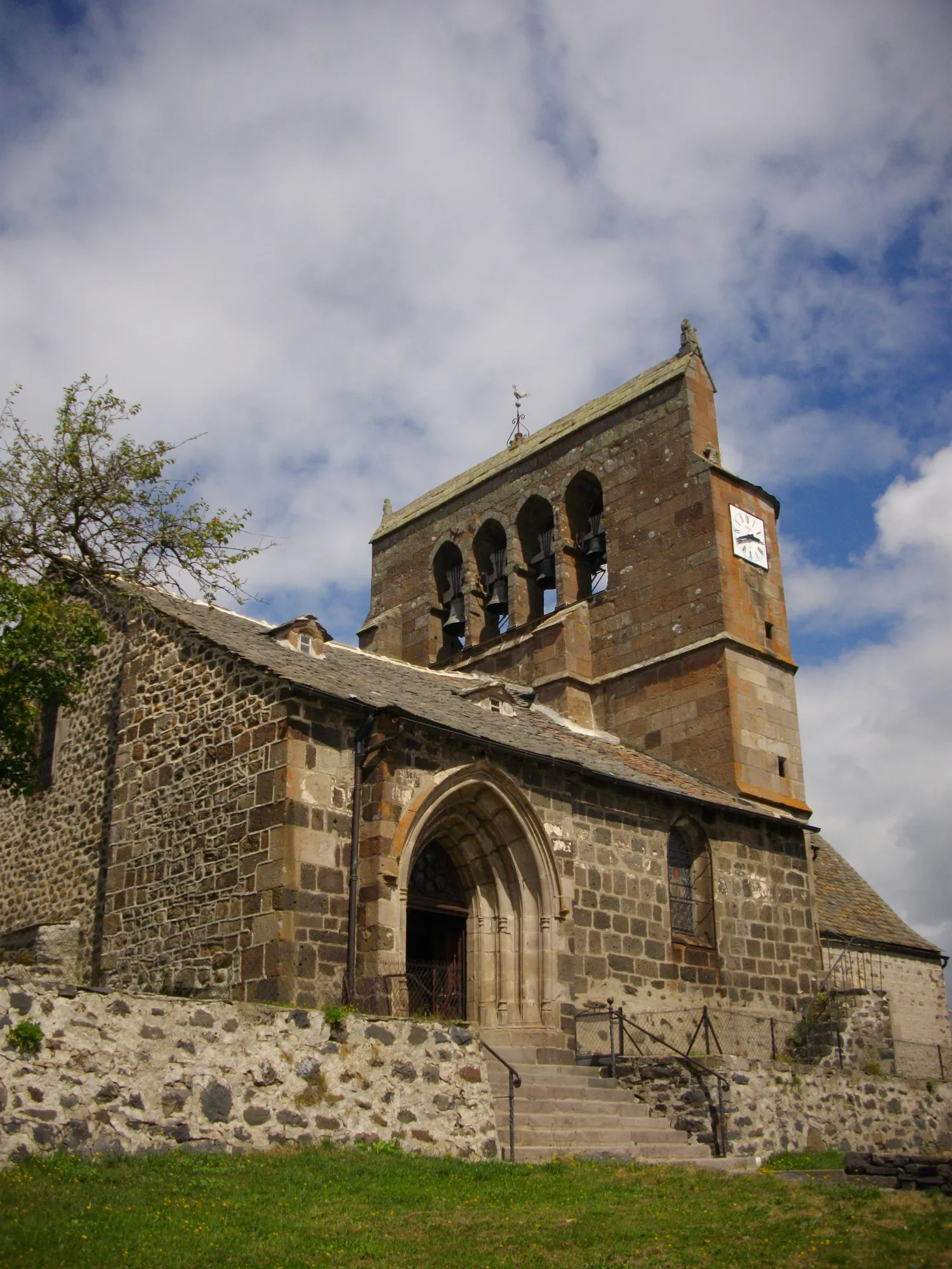 Image qui illustre: Eglise Saint-Barthélémy de Chalinargues à Neussargues en Pinatelle - 0
