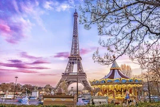Image qui illustre: Croisière avec dîner, 2ème étage de la Tour Eiffel et spectacle au Moulin Rouge