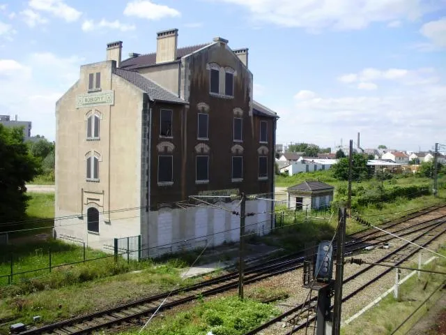 Image qui illustre: Ancienne gare de déportation de Bobigny