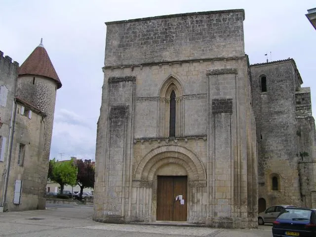 Image qui illustre: Eglise Saint-Pierre de Nersac