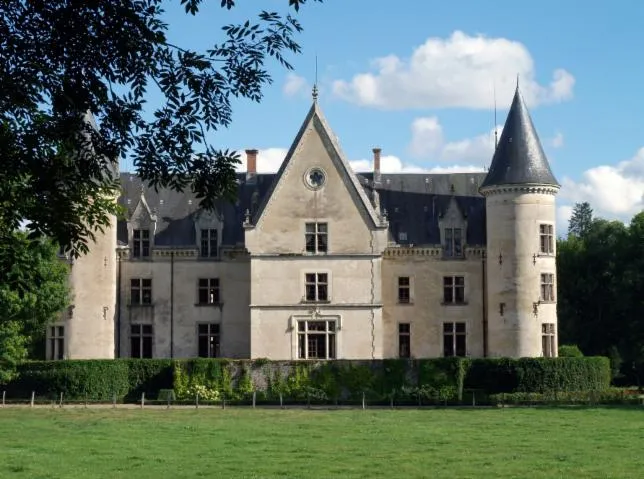 Image qui illustre: Château De Bourbilly