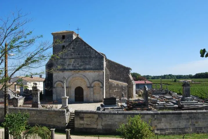 Image qui illustre: Église de Saint-Genès de Fronsac