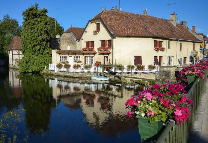 Image qui illustre: Village De Mirebeau-sur-bèze