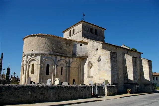 Image qui illustre: Église Saint-Pierre de La Lande-de-Fronsac