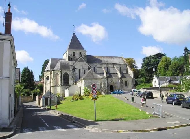 Image qui illustre: Église Collégiale Saint-Denis