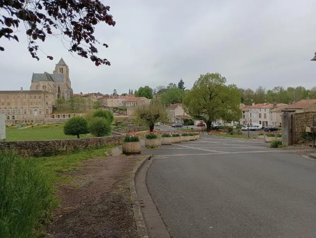 Image qui illustre: Autour De L'abbaye, Le Chemin De L'inspiration - Celles-sur-belle