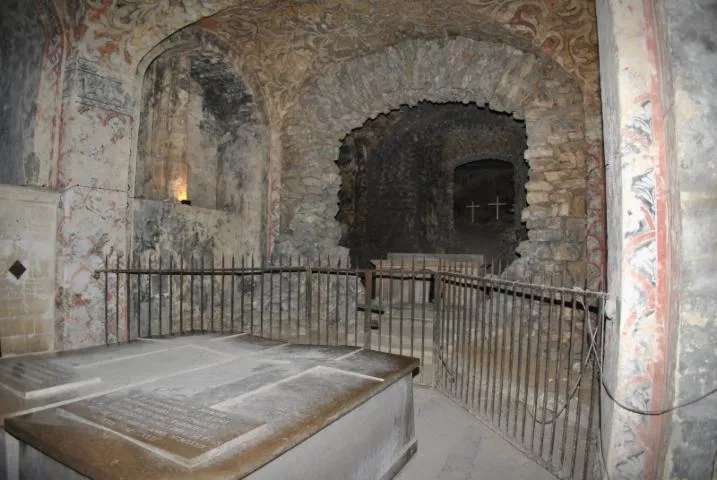 Image qui illustre: Crypte De La Basilique Notre-dame