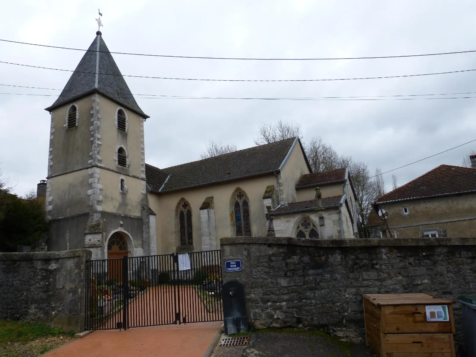 Image qui illustre: Eglise Saint-michel Et La Chapelle Notre Dame De Pitie - Jainvillotte
