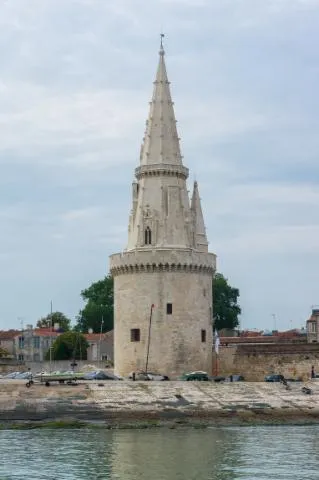 Image qui illustre: Tours De La Rochelle