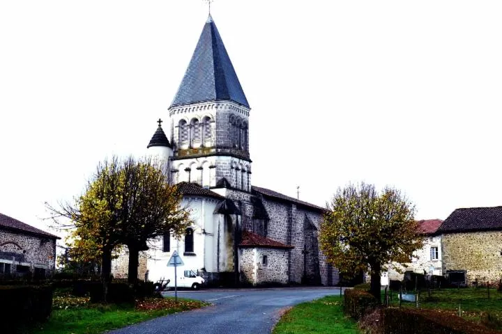 Image qui illustre: Eglise de Maisonnais sur Tardoire