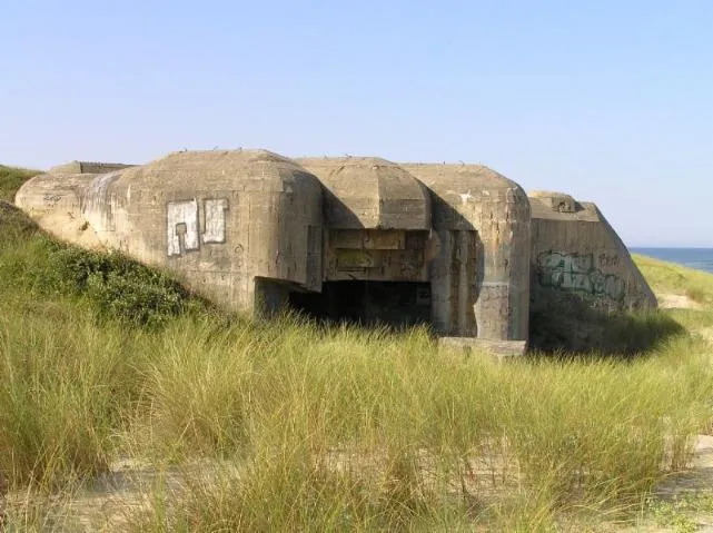 Image qui illustre: Les Bunkers Du Mur De L'atlantique