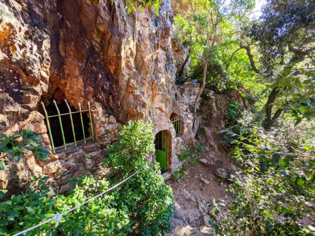 Image qui illustre: Grotte Saint-Honorat