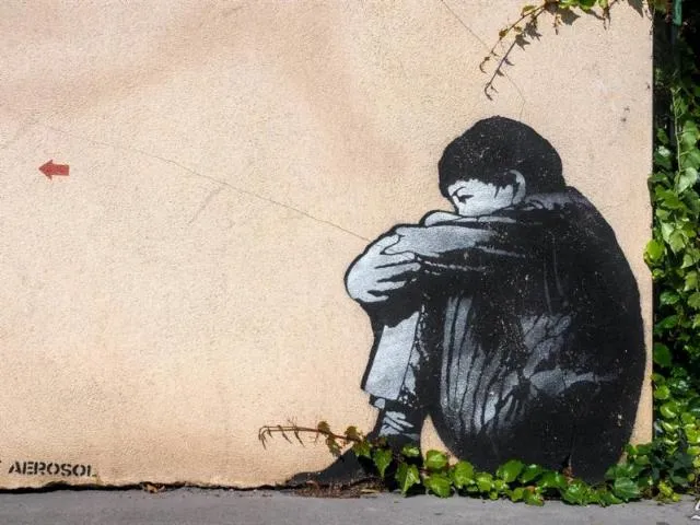 Image qui illustre: Street Art - The Sitting Kid